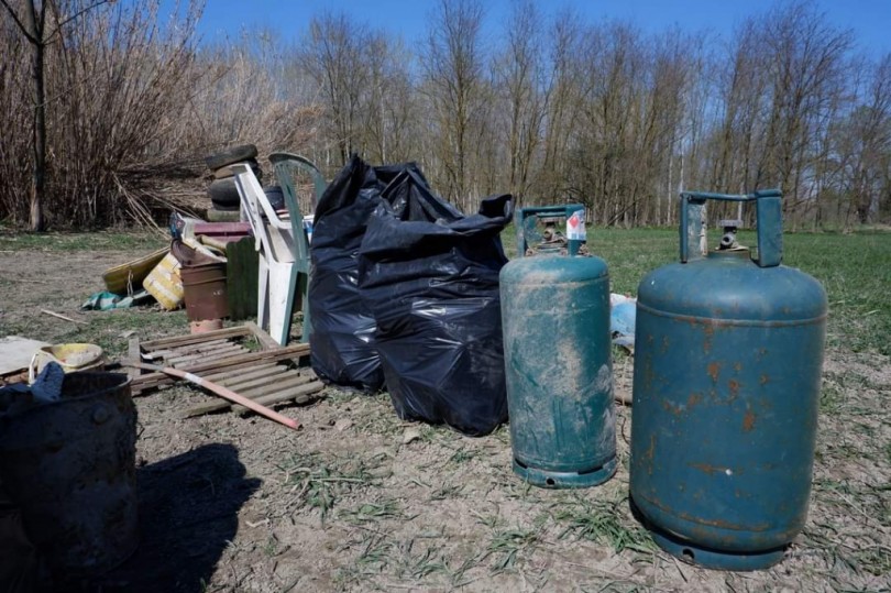 A Valenza volontari a caccia di rifiuti nel Parco del Po